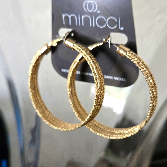 Goldtone chunky Large dangle & Hoop earrings • 2 Pairs - Picture 4 of 6